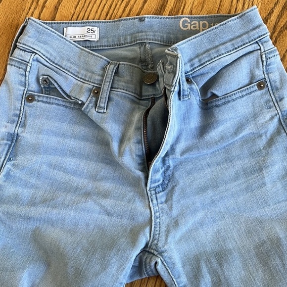 Gap Slim Straight Light Wash Jeans - Picture 6 of 11